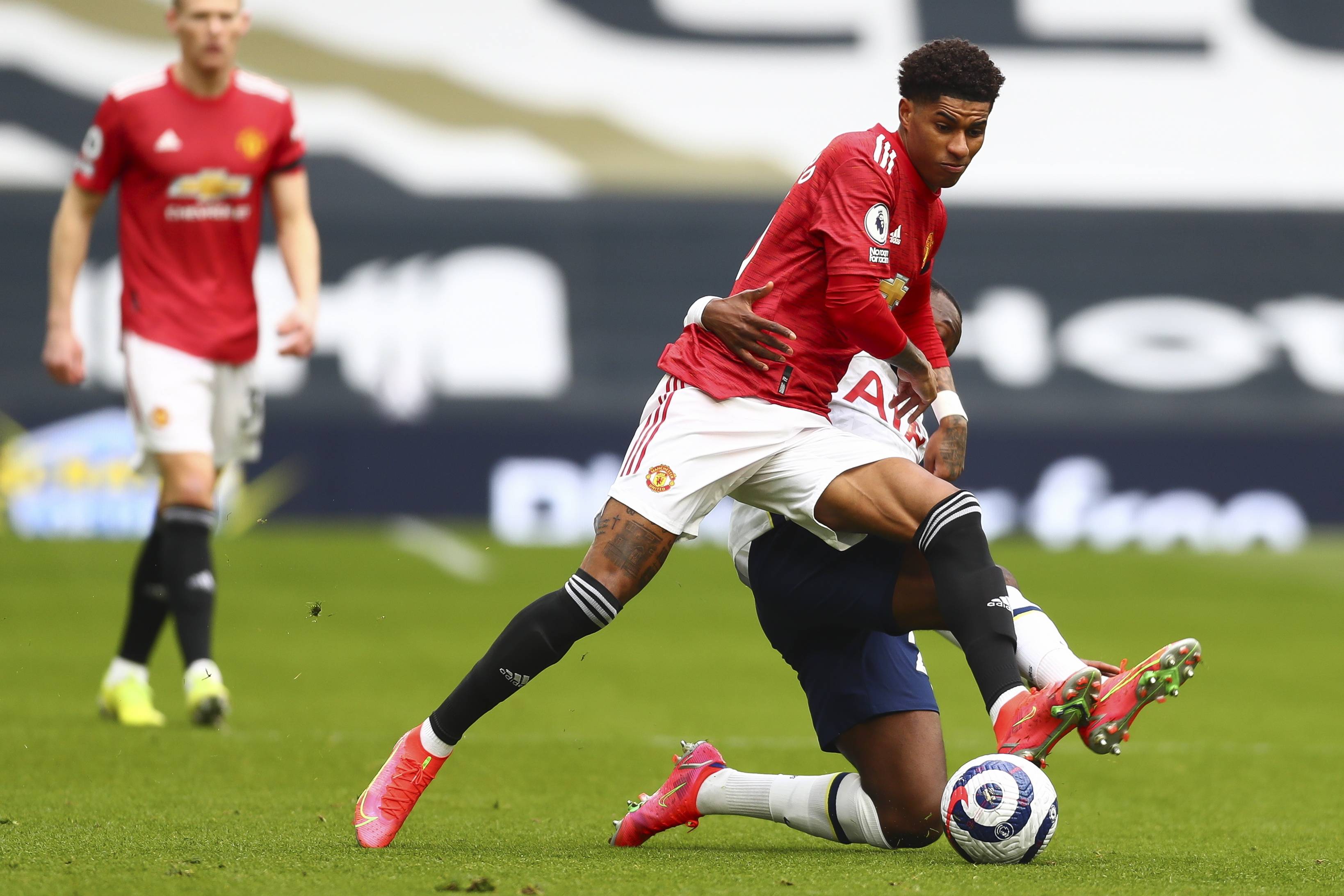 尤其是当前 尤其是当前